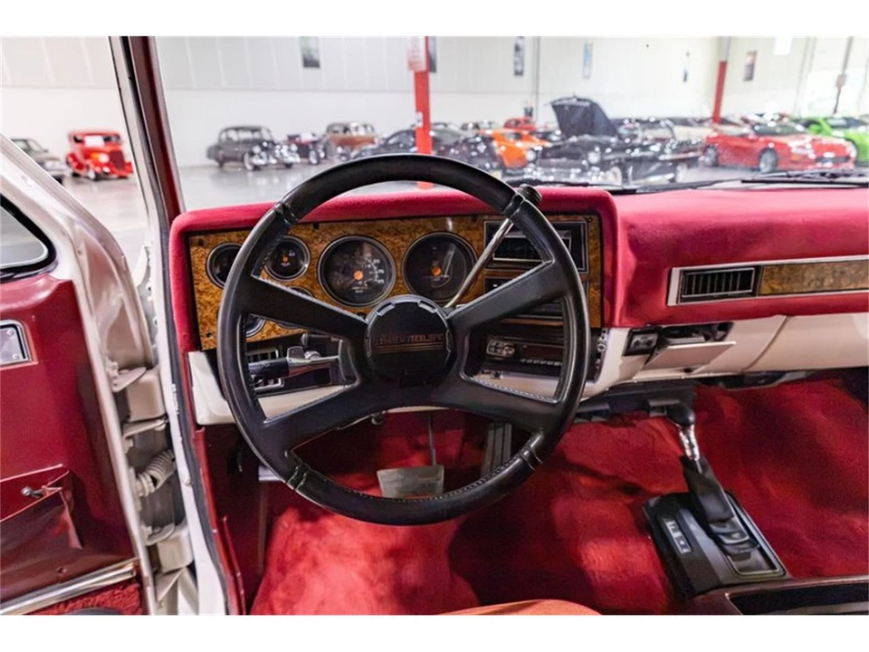 1990 Chevrolet K5 Blazer 2nd Gen - Image 10 of 31