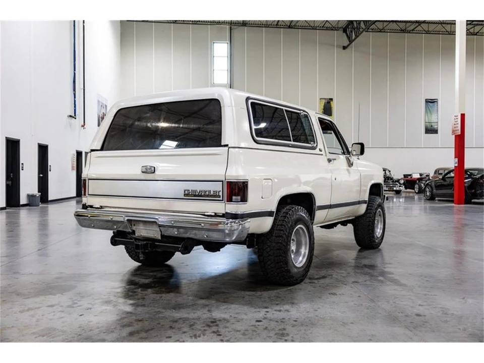 1990 Chevrolet K5 Blazer 2nd Gen - Image 6 of 31