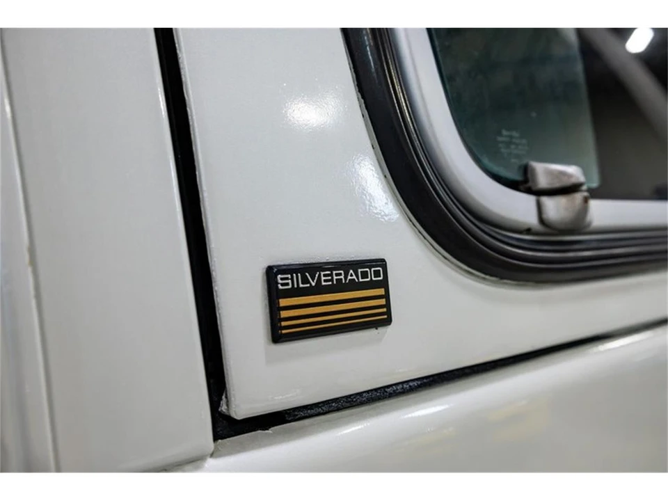 1990 Chevrolet K5 Blazer 2nd Gen - Image 23 of 31