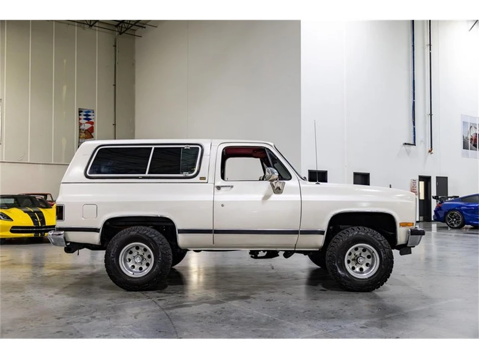1990 Chevrolet K5 Blazer 2nd Gen - Image 7 of 31