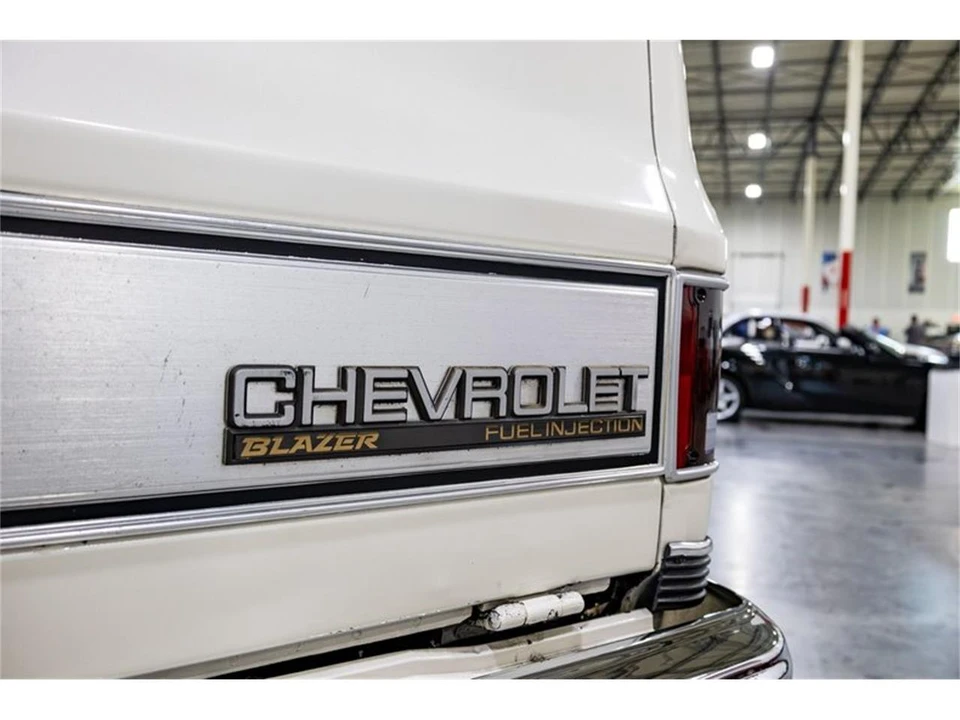 1990 Chevrolet K5 Blazer 2nd Gen - Image 24 of 31