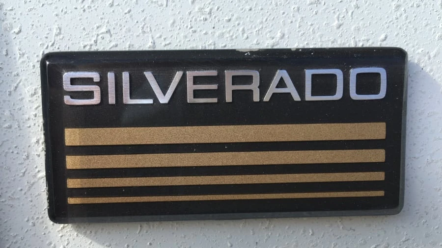1990 Chevrolet Blazer - Image 10 of 12
