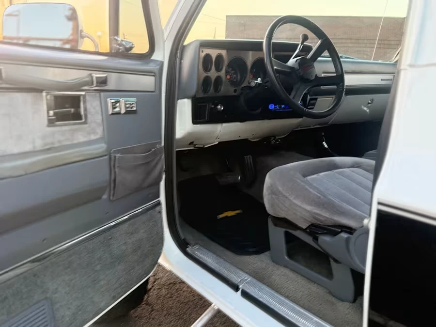 1990 Chevrolet K5 Blazer 2nd Gen - Image 5 of 12