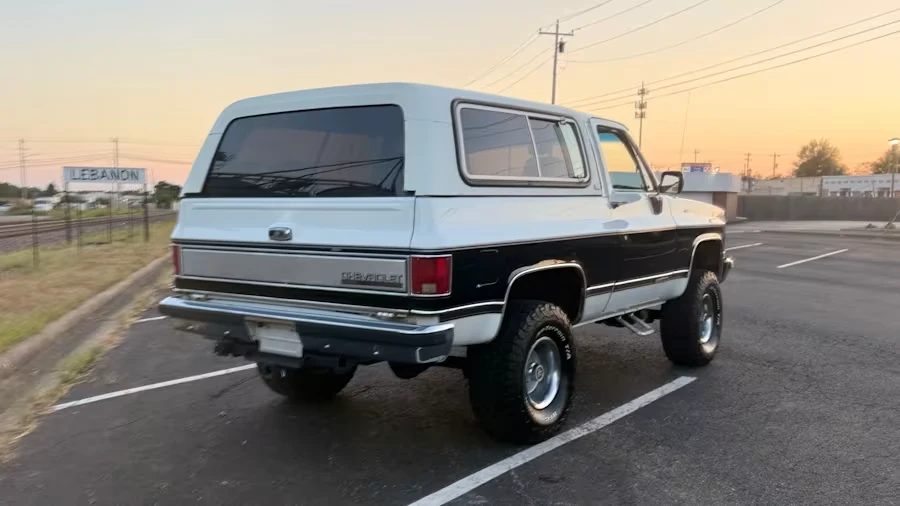 1990 Chevrolet K5 Blazer 2nd Gen - Image 3 of 12