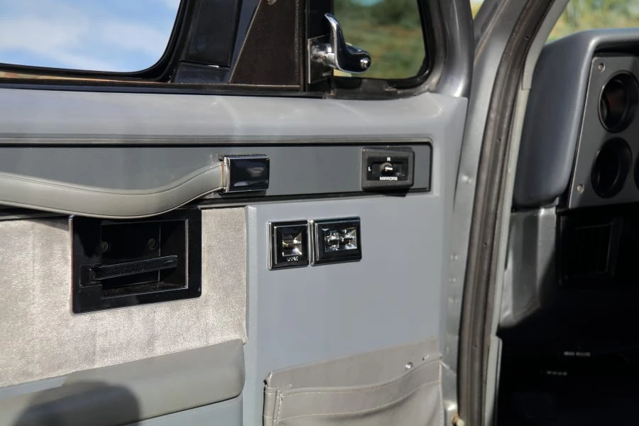 1990 Chevrolet Blazer - Image 23 of 31