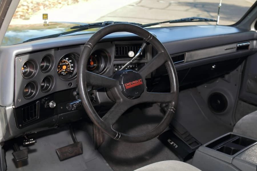 1990 Chevrolet Blazer - Image 25 of 31