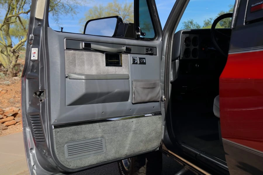 1990 Chevrolet Blazer - Image 27 of 31