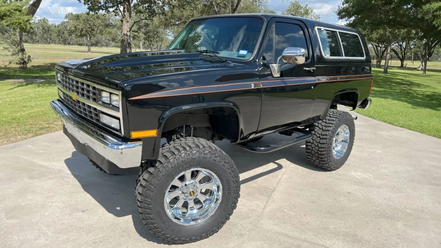 1990 Chevrolet Blazer - Image 8 of 21