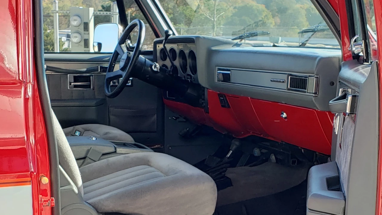 1990 Chevrolet Blazer - Image 8 of 28