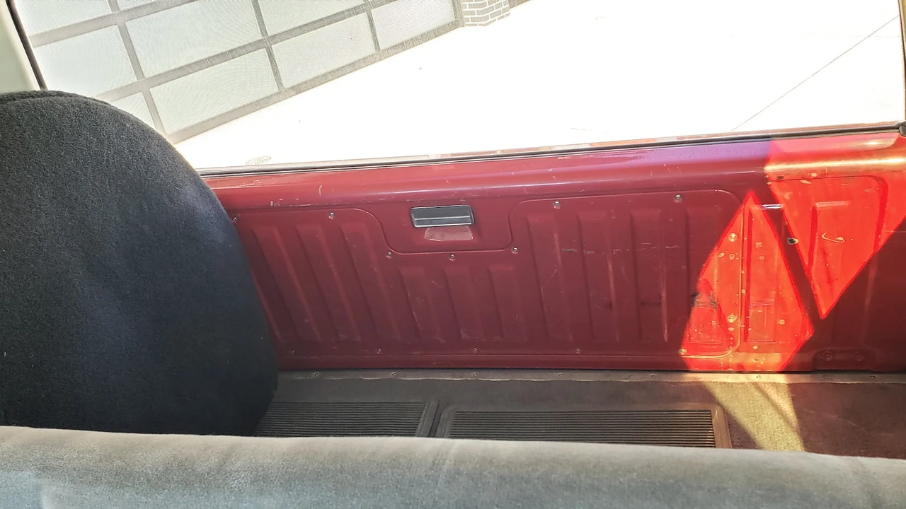 1990 Chevrolet Blazer - Image 15 of 28