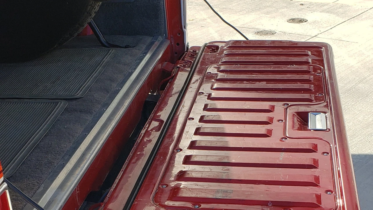 1990 Chevrolet Blazer - Image 16 of 28
