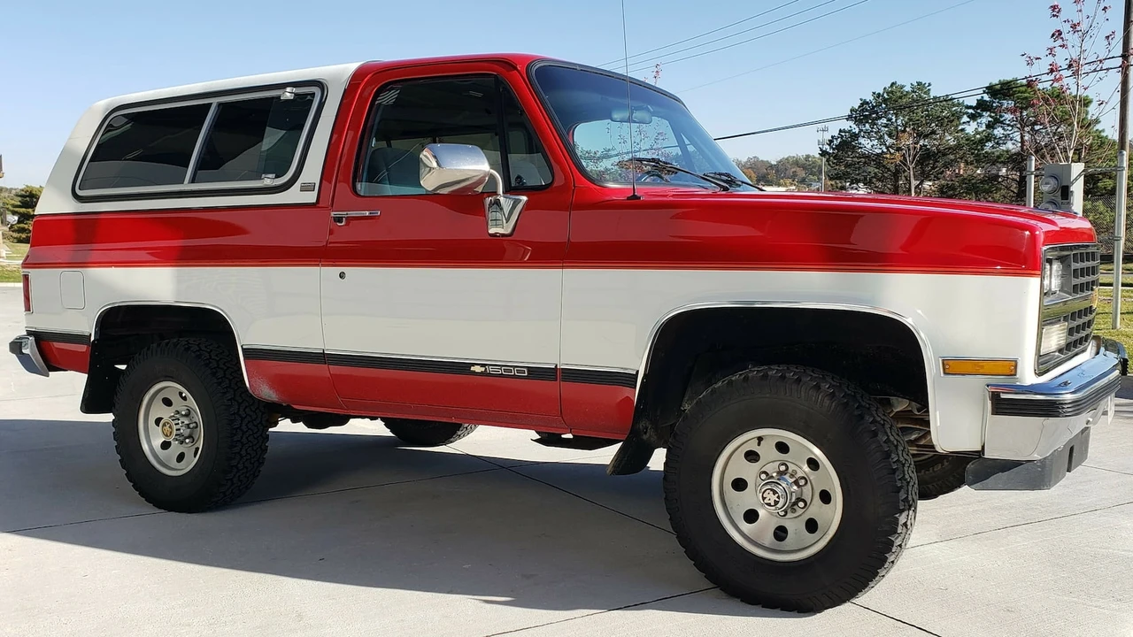 1990 Chevrolet Blazer - Image 24 of 28