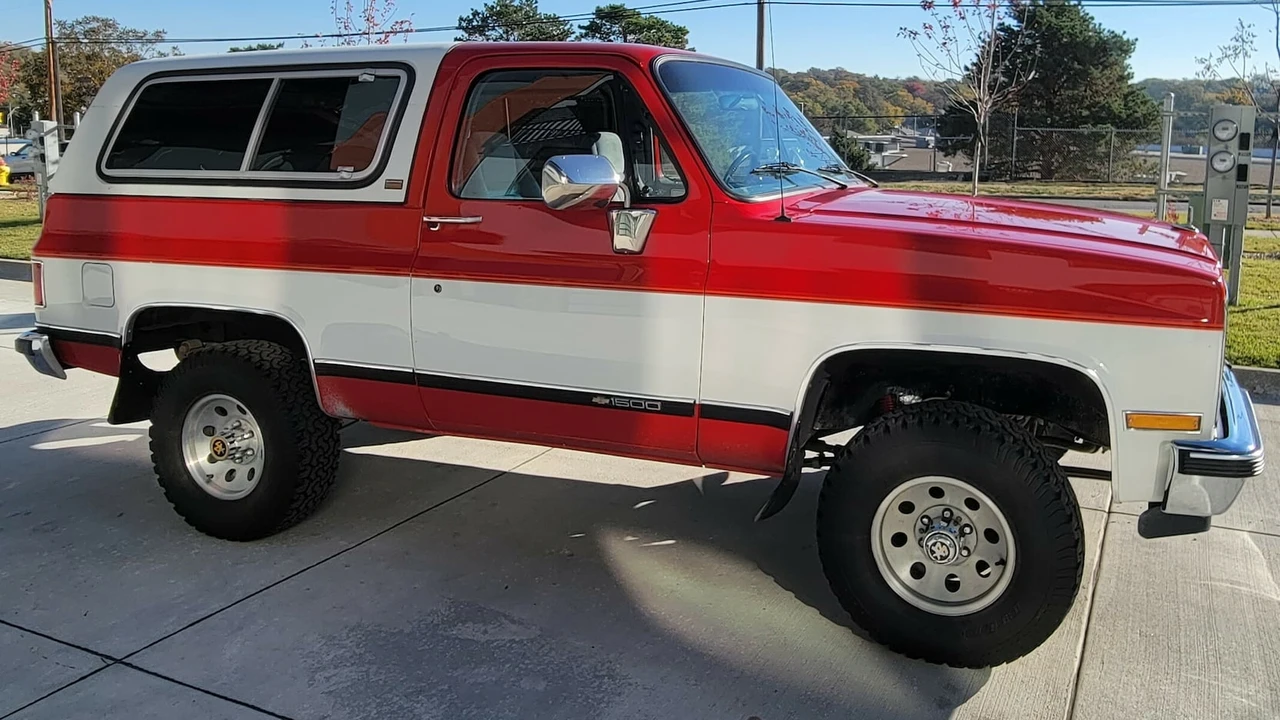 1990 Chevrolet Blazer - Image 26 of 28