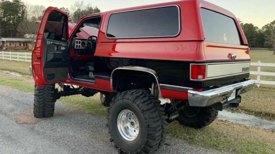 1990 Chevrolet Blazer - Image 24 of 31