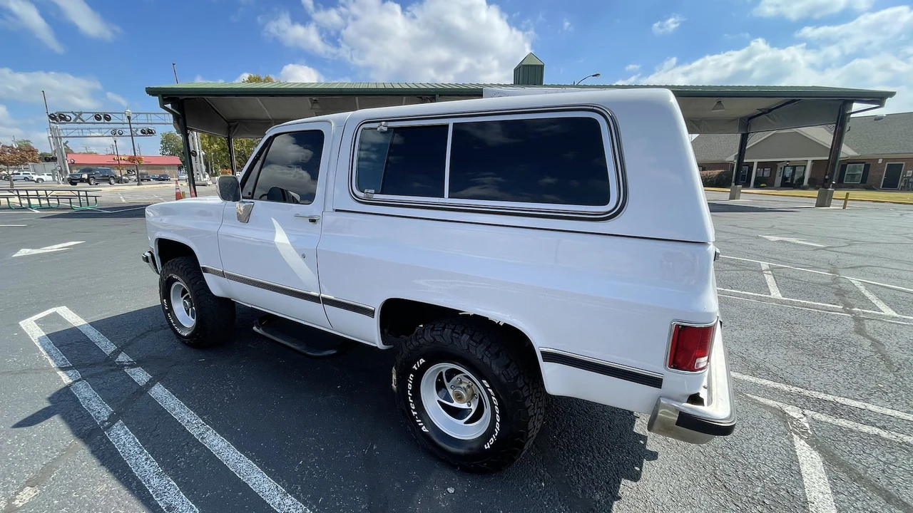 1990 Chevrolet Blazer - Image 8 of 9