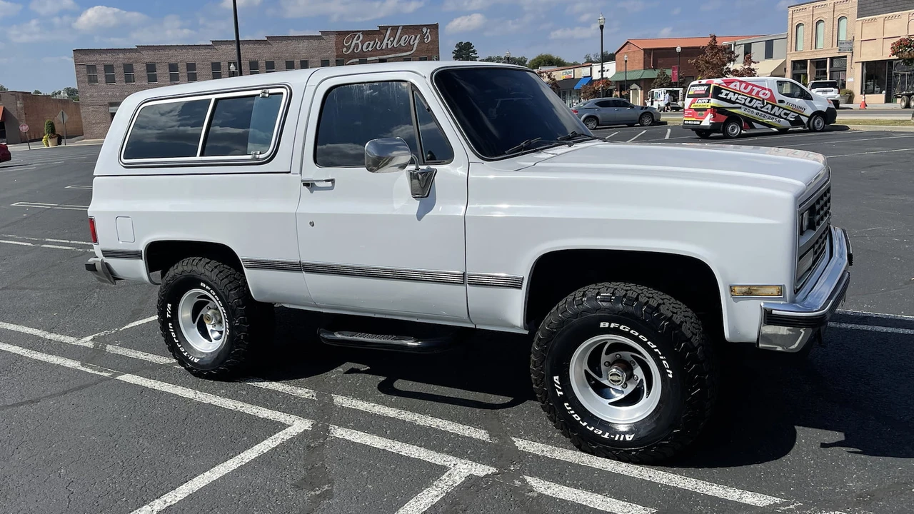1990 Chevrolet Blazer - Image 9 of 9