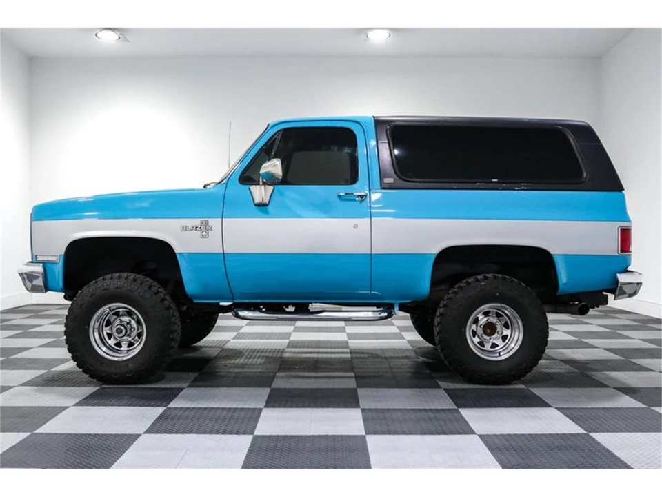 1990 Chevrolet K5 Blazer 2nd Gen - Image 4 of 28