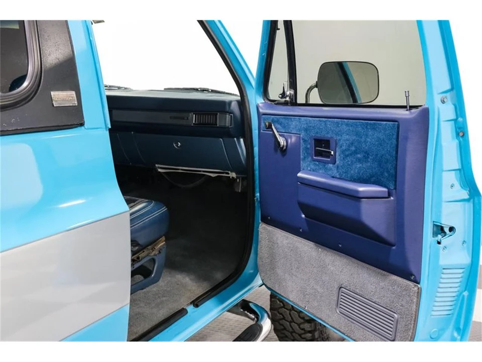 1990 Chevrolet K5 Blazer 2nd Gen - Image 16 of 28