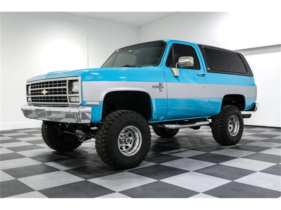 1990 Chevrolet K5 Blazer 2nd Gen - Image 3 of 28