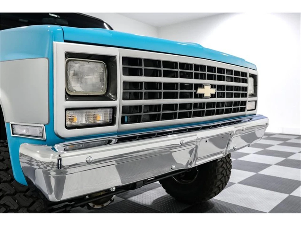 1990 Chevrolet K5 Blazer 2nd Gen - Image 9 of 28