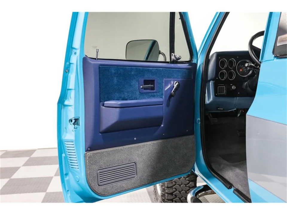1990 Chevrolet K5 Blazer 2nd Gen - Image 12 of 28
