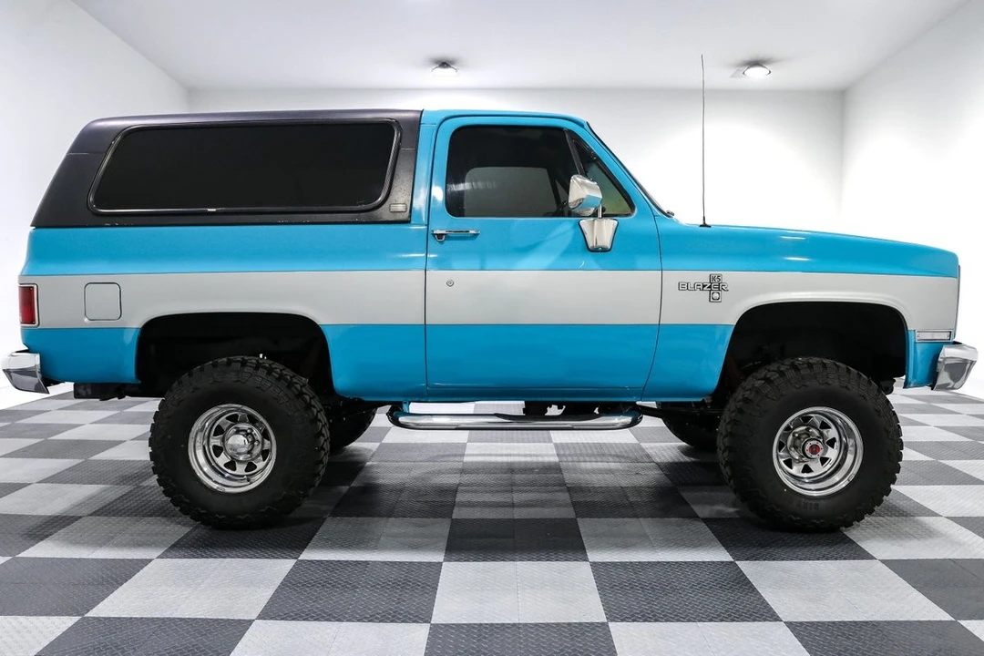 1990 Chevrolet Blazer - Image 8 of 21