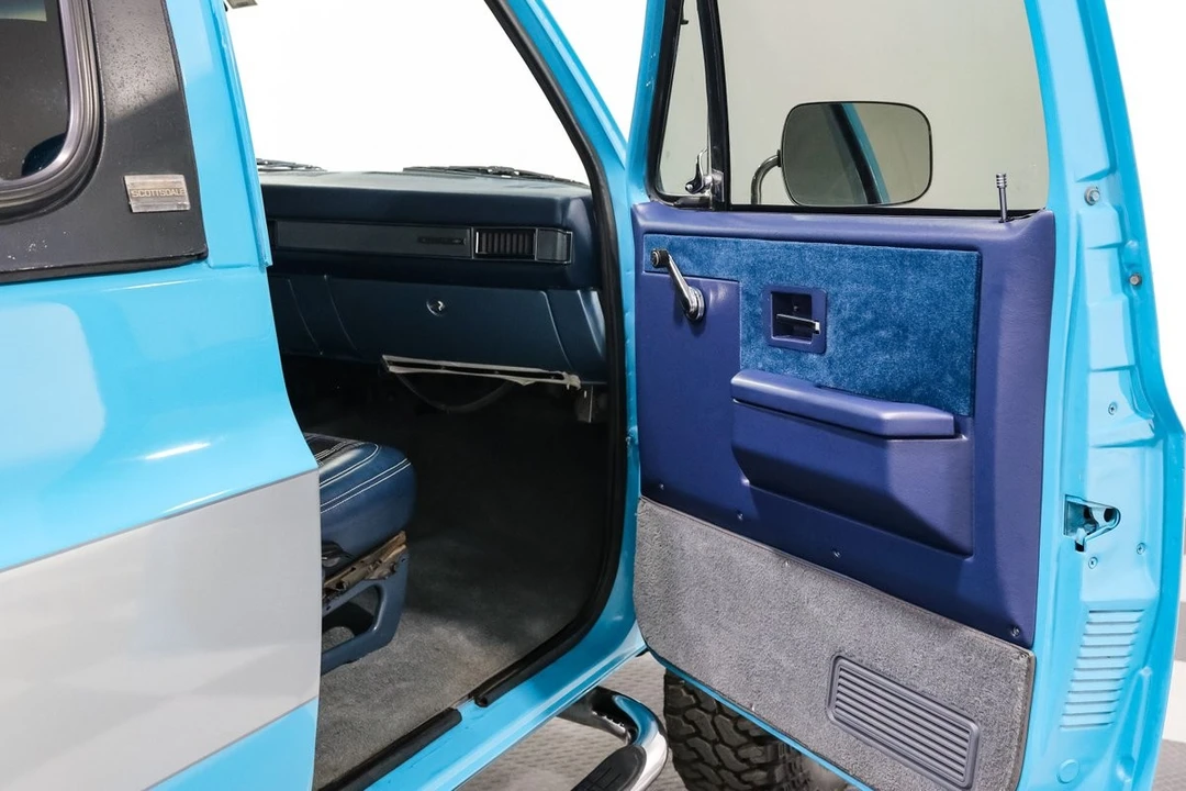 1990 Chevrolet Blazer - Image 16 of 21