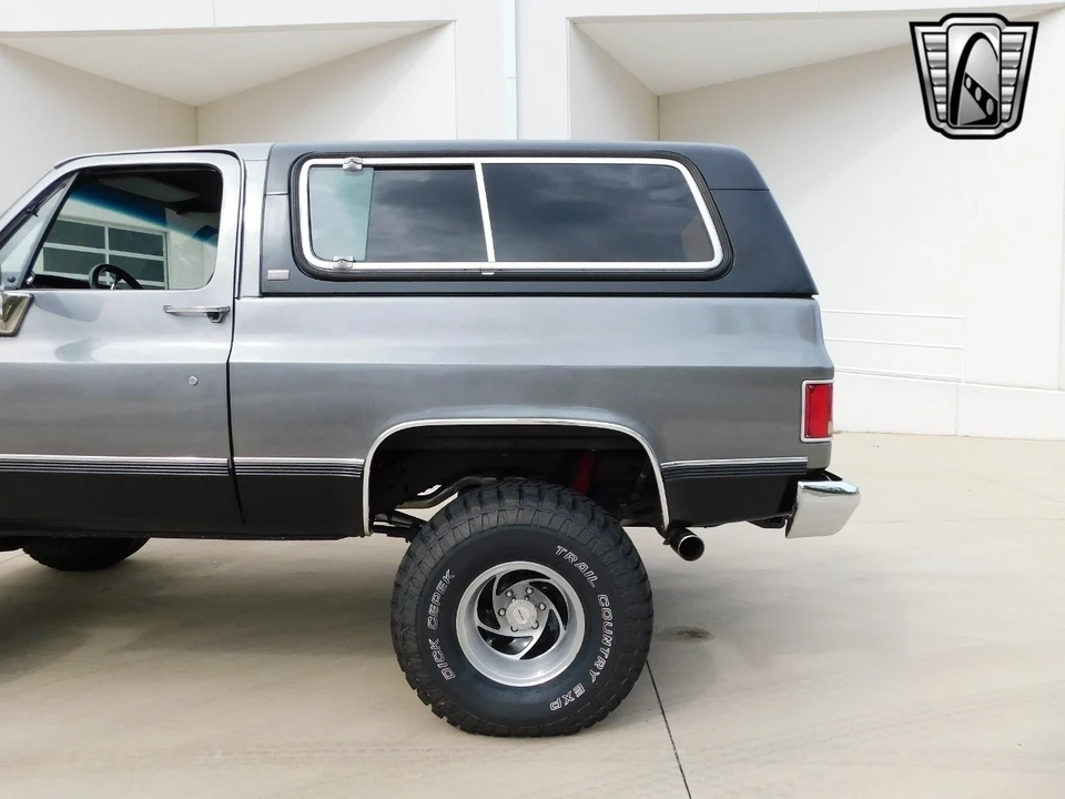 1990 Chevrolet K5 Blazer 2nd Gen - Image 9 of 21