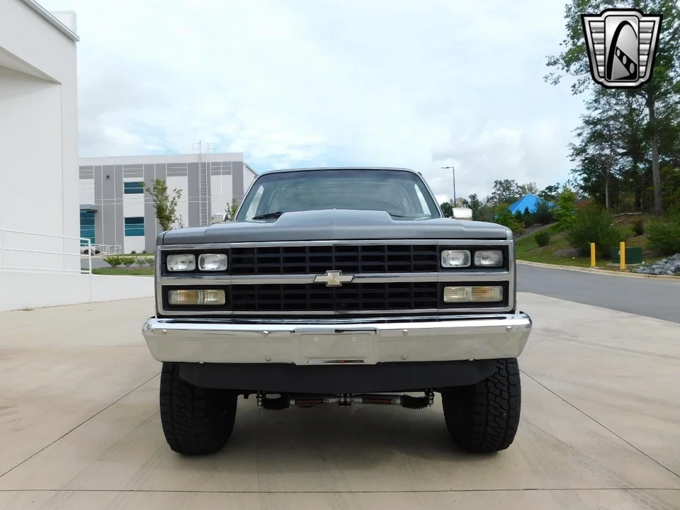 1990 Chevrolet K5 Blazer 2nd Gen - Image 4 of 21