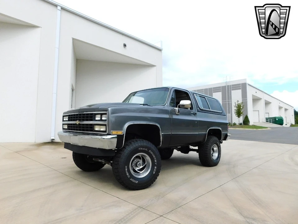 1990 Chevrolet K5 Blazer 2nd Gen - Image 3 of 21