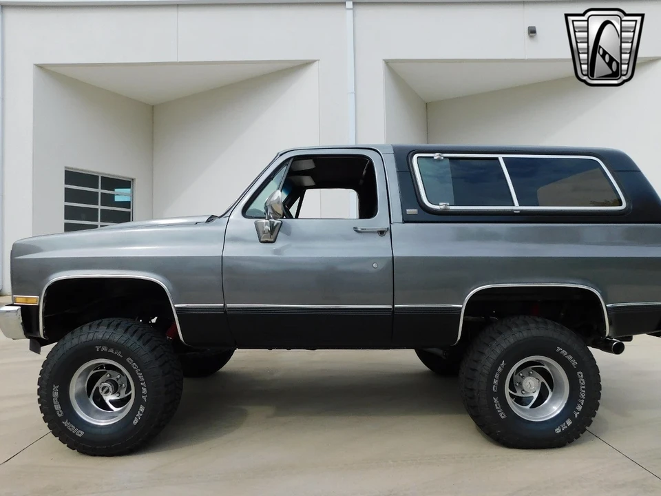 1990 Chevrolet K5 Blazer 2nd Gen - Image 8 of 21