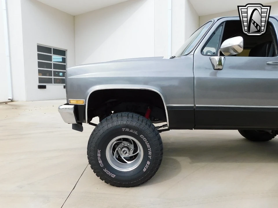 1990 Chevrolet K5 Blazer 2nd Gen - Image 7 of 21