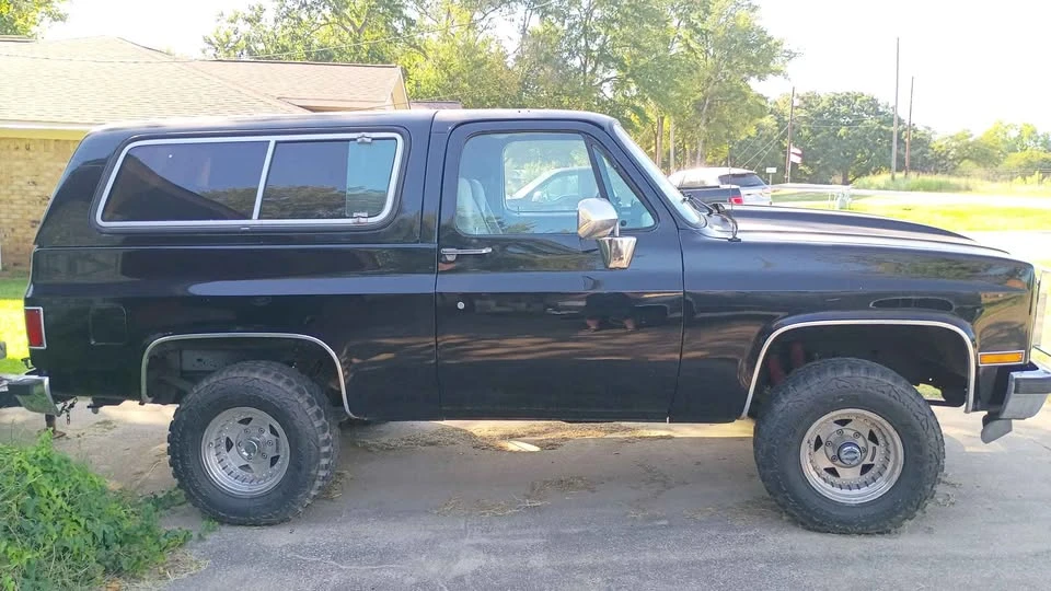 1990 Chevrolet K5 Blazer 2nd Gen - Image 2 of 11