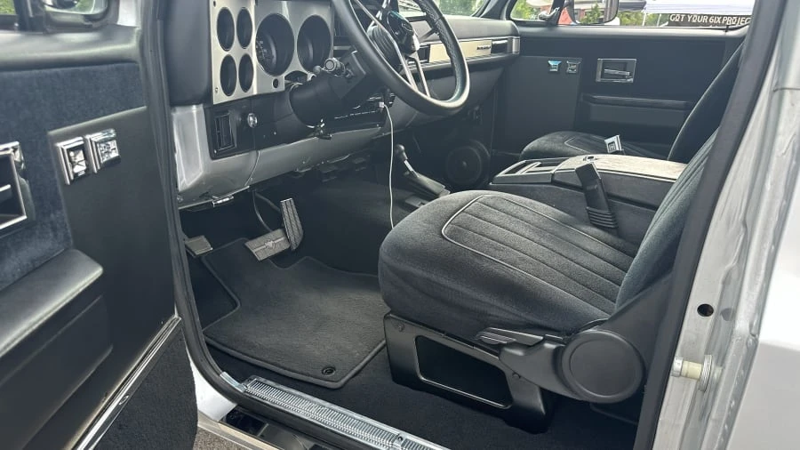 1990 Chevrolet K5 Blazer 2nd Gen - Image 24 of 31