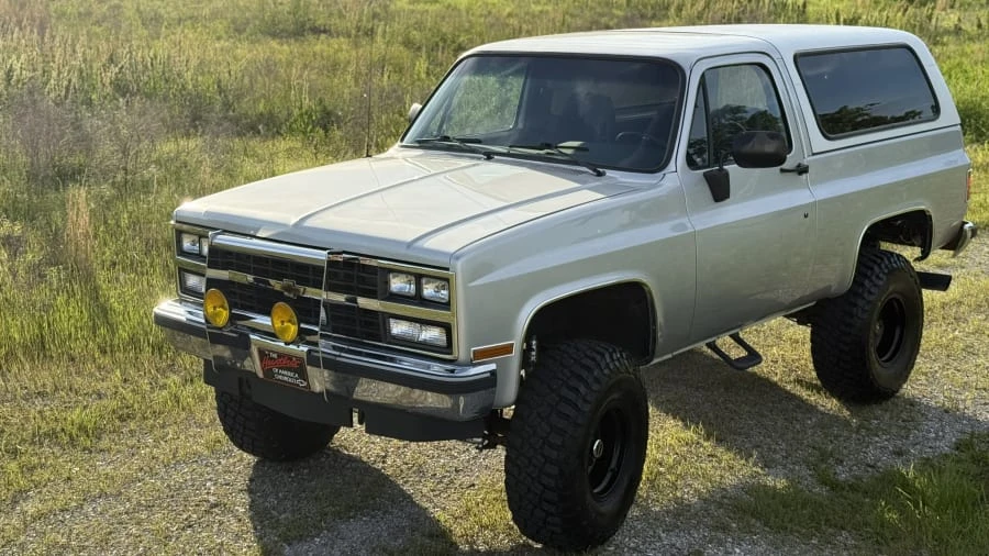 1990 Chevrolet K5 Blazer 2nd Gen - Image 11 of 31