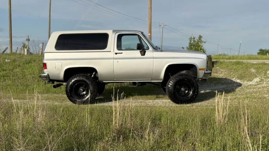 1990 Chevrolet K5 Blazer 2nd Gen - Image 2 of 31