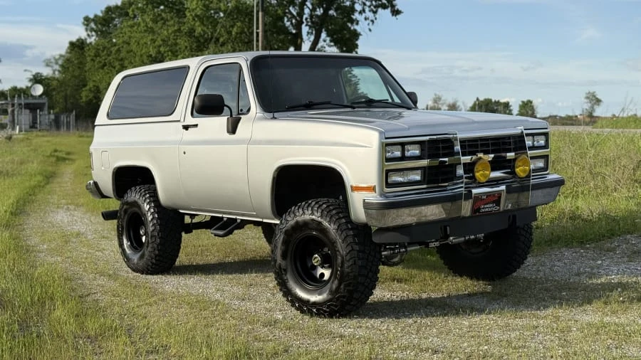 1990 Chevrolet K5 Blazer 2nd Gen - Image 15 of 31