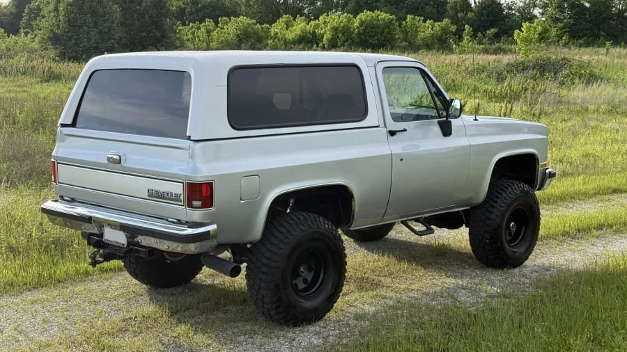 1990 Chevrolet K5 Blazer 2nd Gen - Image 17 of 31