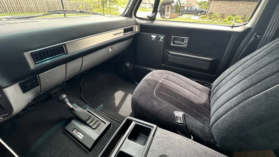 1990 Chevrolet K5 Blazer 2nd Gen - Image 23 of 31