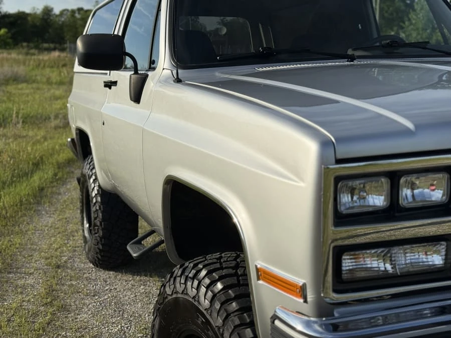 1990 Chevrolet K5 Blazer 2nd Gen - Image 9 of 31