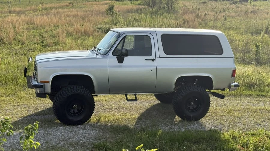 1990 Chevrolet K5 Blazer 2nd Gen - Image 13 of 31