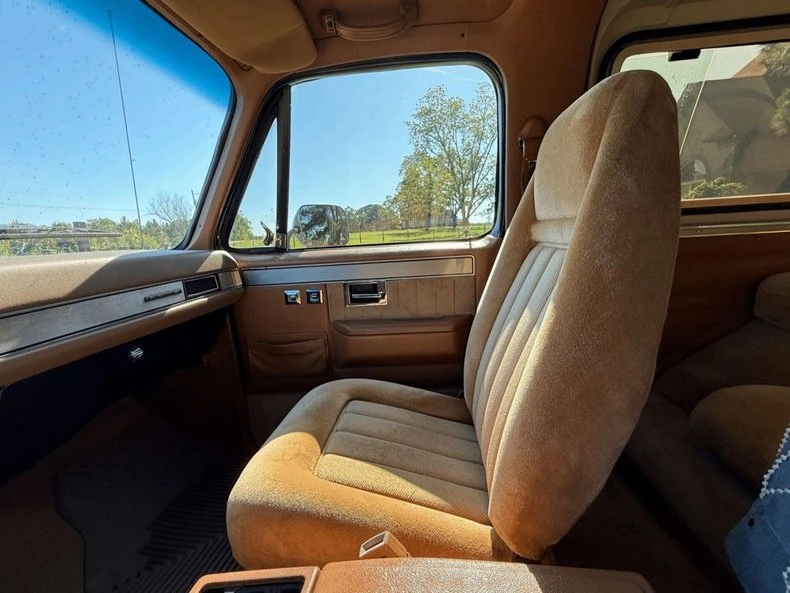 1990 Chevrolet K5 Blazer 2nd Gen - Image 8 of 12