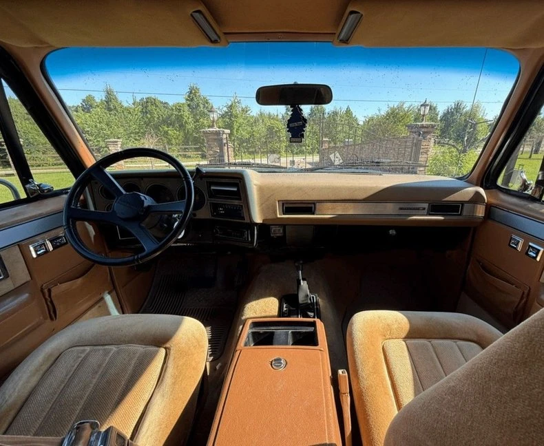 1990 Chevrolet K5 Blazer 2nd Gen - Image 5 of 12