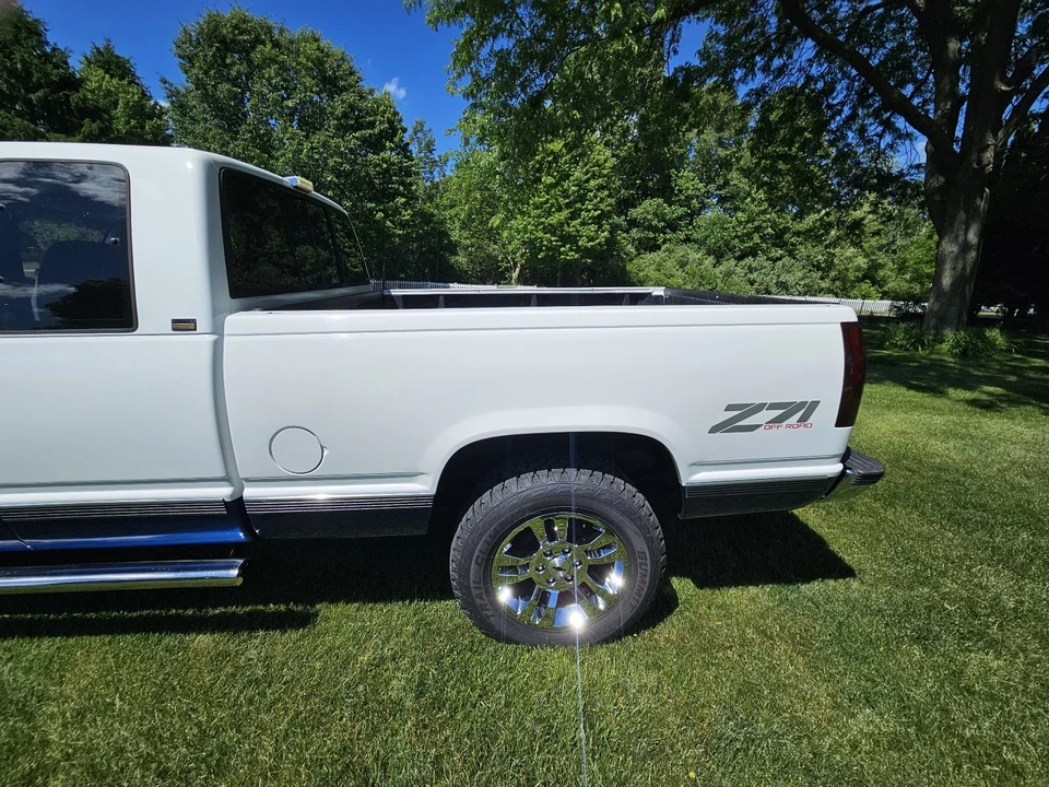 1990 Chevrolet C/K 4th Gen - Image 6 of 30