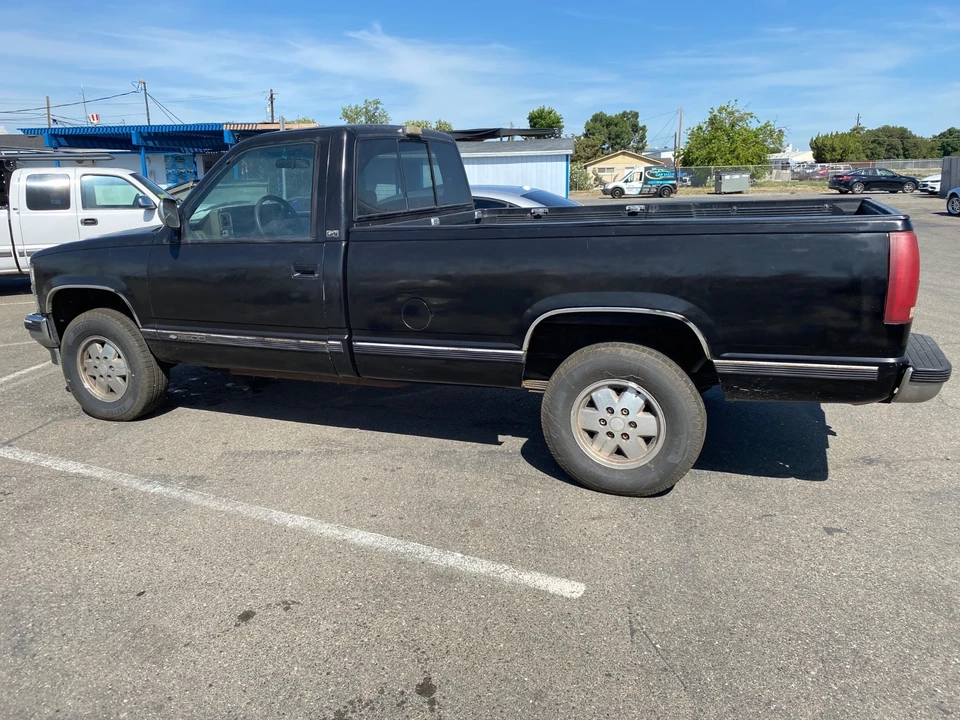 1990 Chevrolet C/K - Image 4 of 10