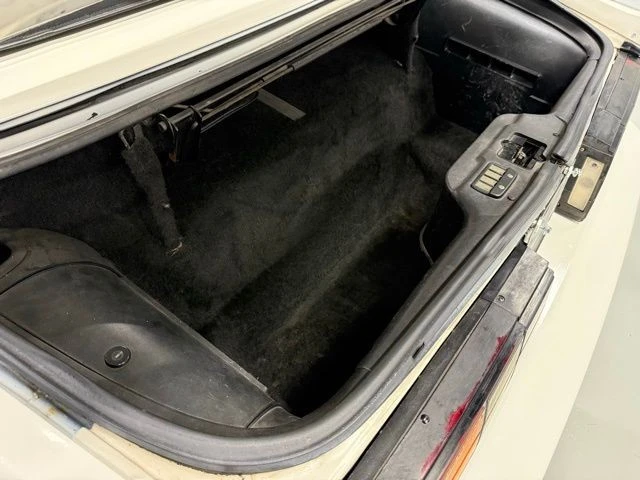 1990 Chevrolet - Image 19 of 21