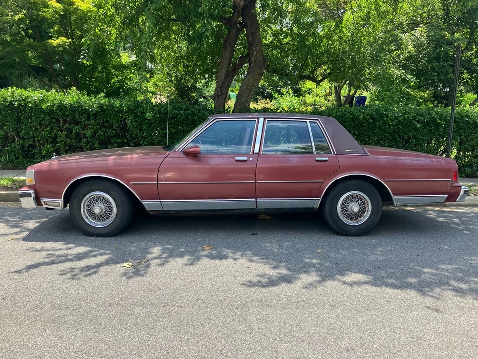 1990 Chevrolet Caprice - Image 2 of 21