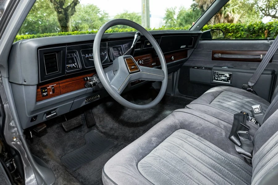 1990 Chevrolet Caprice - Image 4 of 31