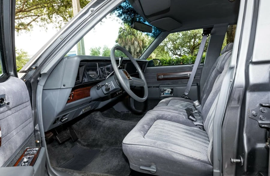 1990 Chevrolet Caprice - Image 5 of 31