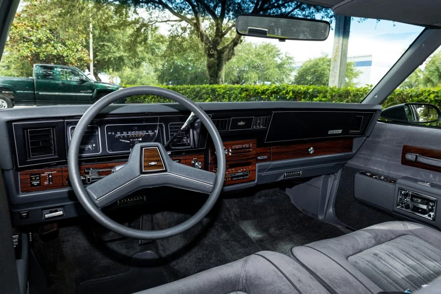 1990 Chevrolet Caprice - Image 8 of 31